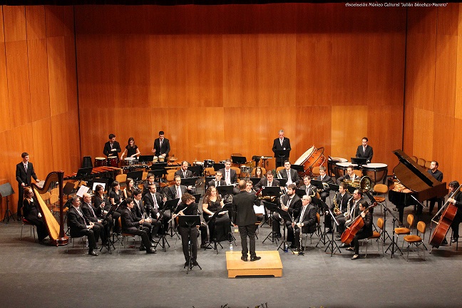 Virtuosismo y bailes de salón en el Concierto de Fin de Año de la Banda “Julián Sánchez-Maroto” en Manzanares