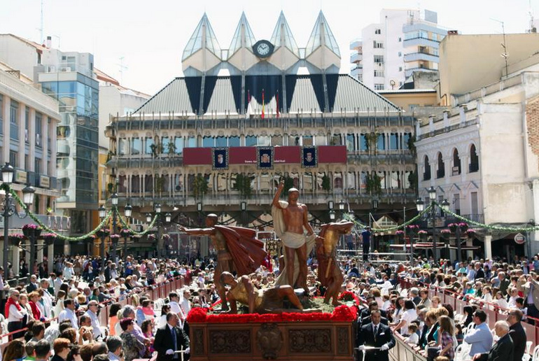 La alcaldesa felicita a las 24 hermandades y al público por contribuir a la grandiosidad de la Semana Santa de Ciudad Real