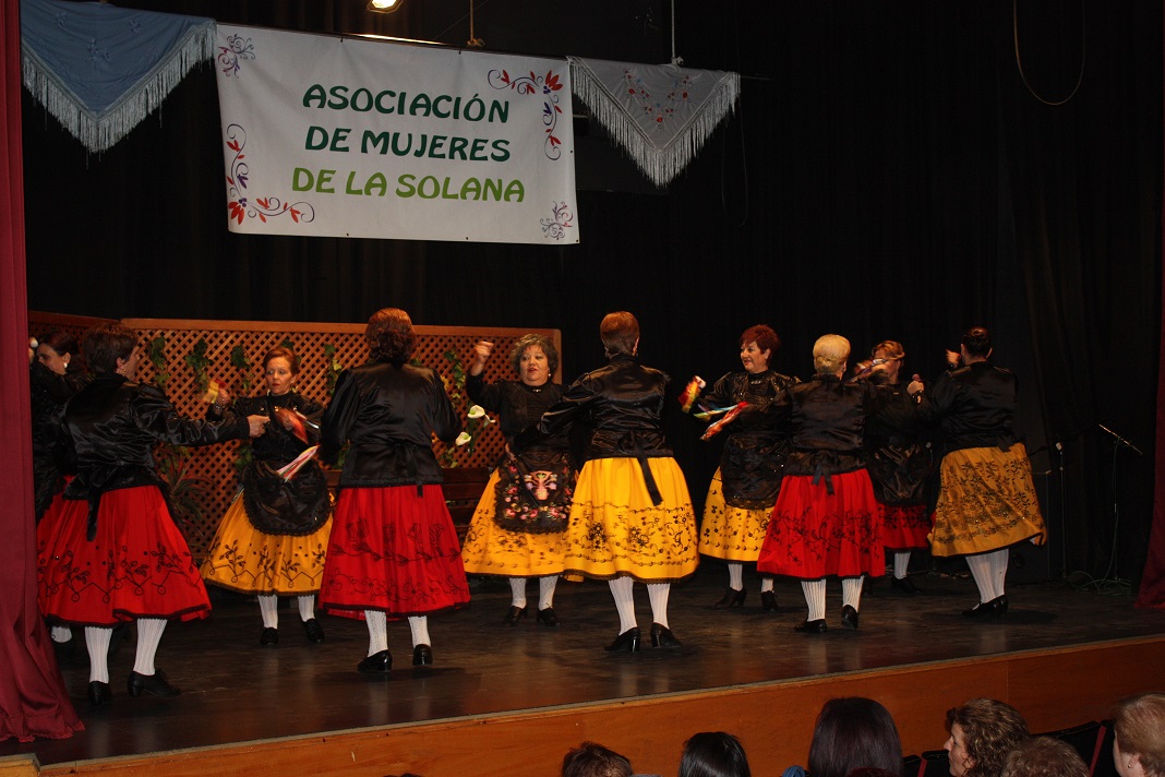 La Asociación de Mujeres de La Solana se subió a las tablas para celebrar su festival