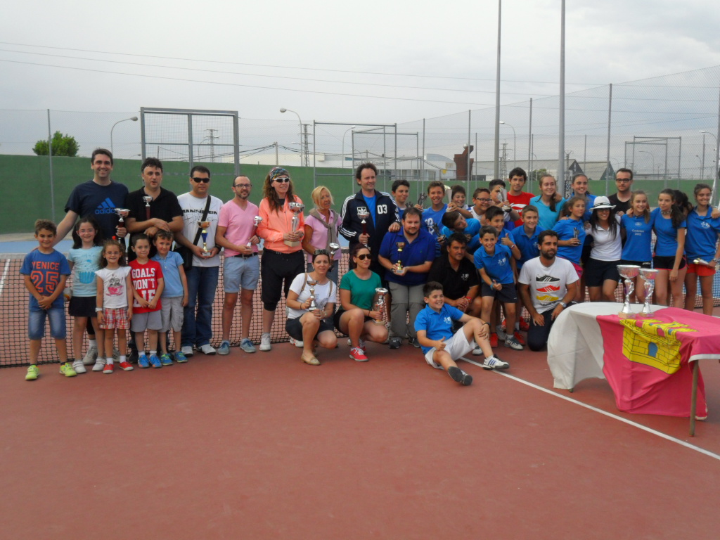 Juegos y finales en la clausura de las Escuelas Municipales de Tenis de Manzanares