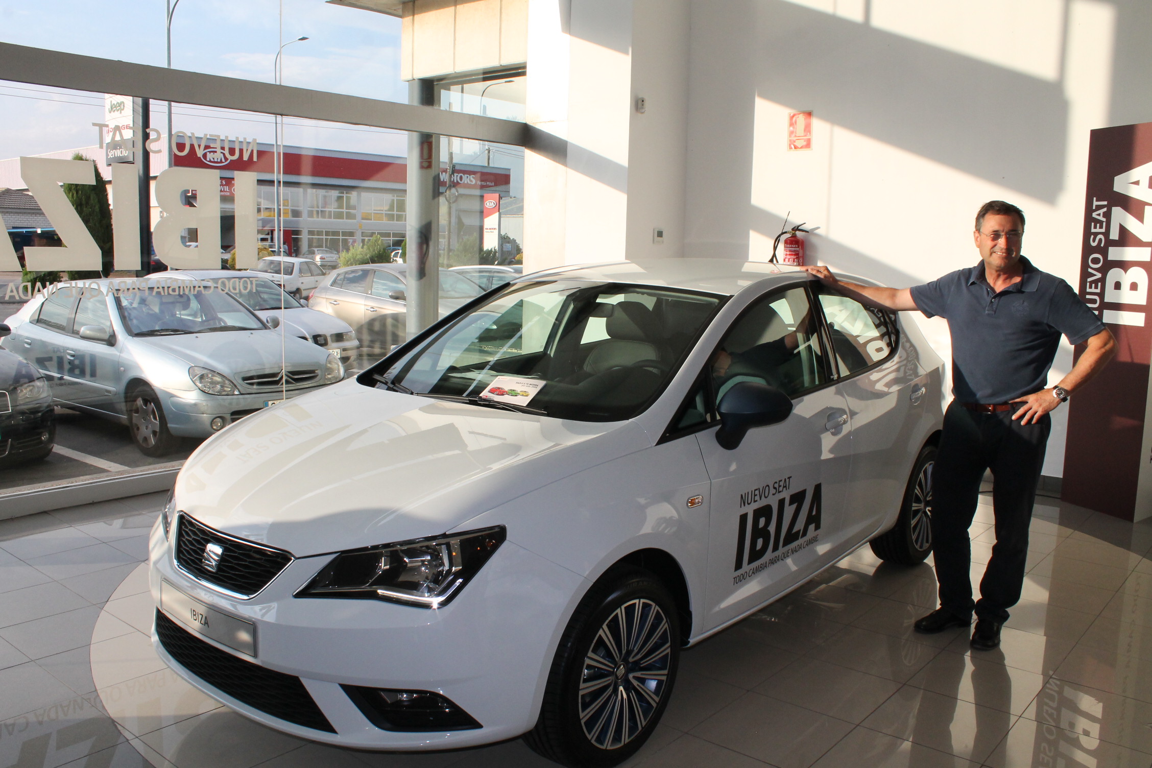 El concesionario Comatur se viste de gala para presentar el nuevo Seat Ibiza 2015