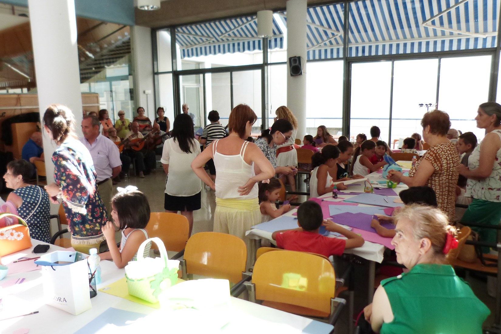 El Centro de Mayores de Daimiel se ha vestido de alegría, diversión y juventud en el “Día de los Abuelos y Abuelas”