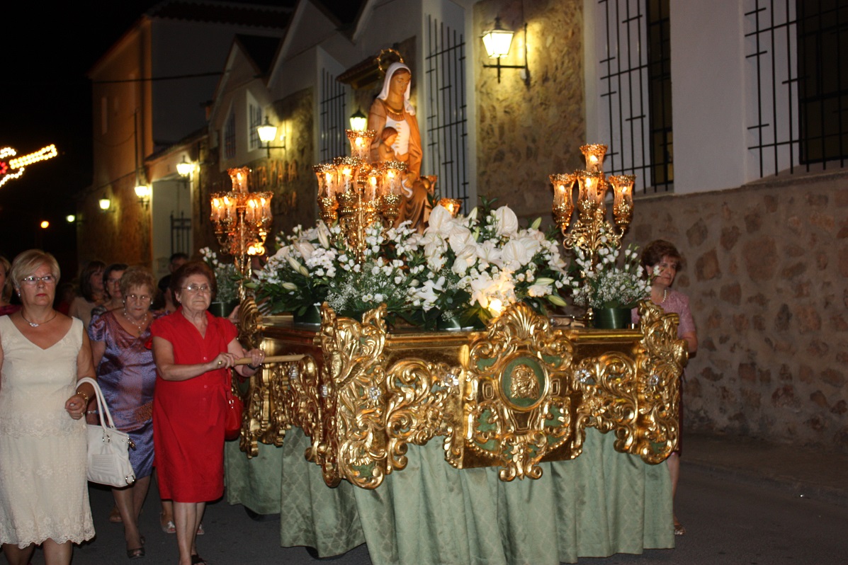 Las fiestas del barrio de Santa María, de La Solana, finalizaron el sábado con la procesión