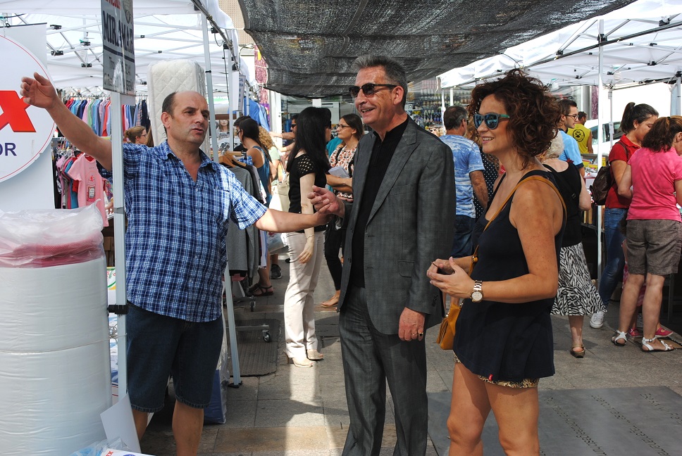 Jesús Martín inauguró esta mañana la “IV Feria de Liquidación Verano 2015”