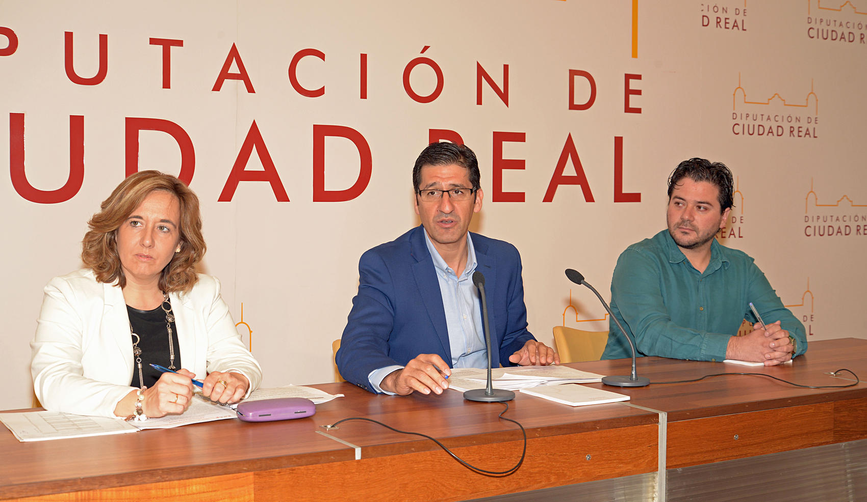 La Diputación duplica las ayudas a libros y material con una partida de 1.014.000 euros
