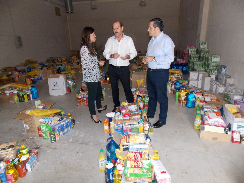 Transportes AMA dona un camión de productos para el Banco de Alimentos de Campo de Criptana