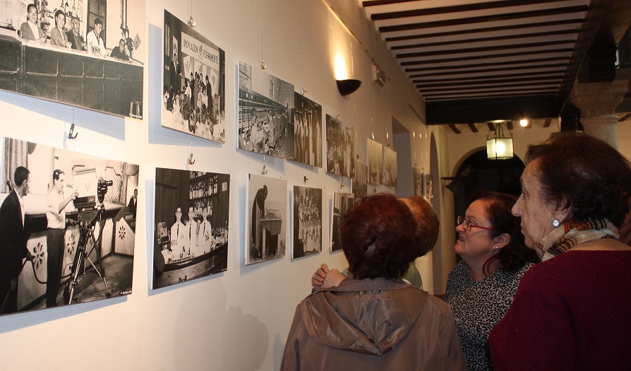 La exposición de fotos de Herrera Piña ofrece «imágenes de nuestro recuerdo»
