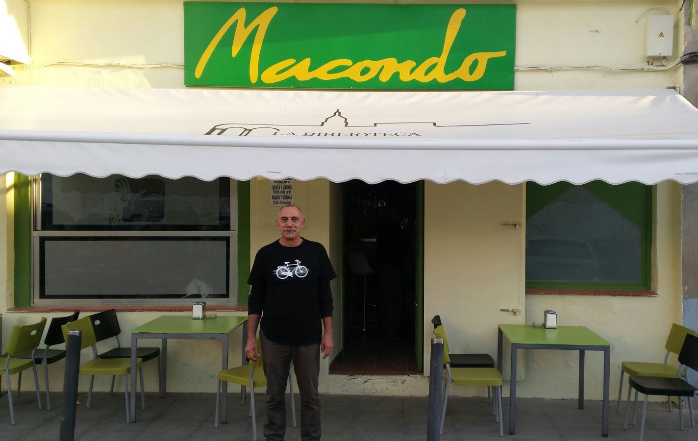 El emblemático Bar Macondo, de Manzanares, vuelve a abrir sus puertas con aires renovados