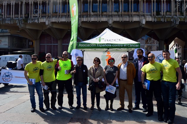 El proyecto solidario “Rodando contra el Cáncer” hace parada en la Plaza Mayor de Ciudad Real