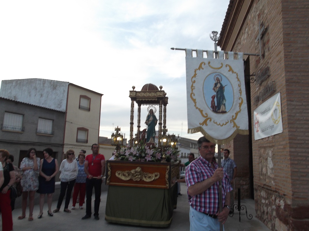 Con la procesión comenzaron las fiestas en el barrio de Santa Quiteria en La Solana