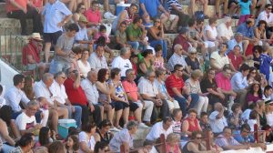 Público en la plaza de toros de Manzanares