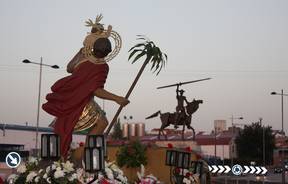San Cristóbal estrenó iluminación en su ermita y celebró su festividad
