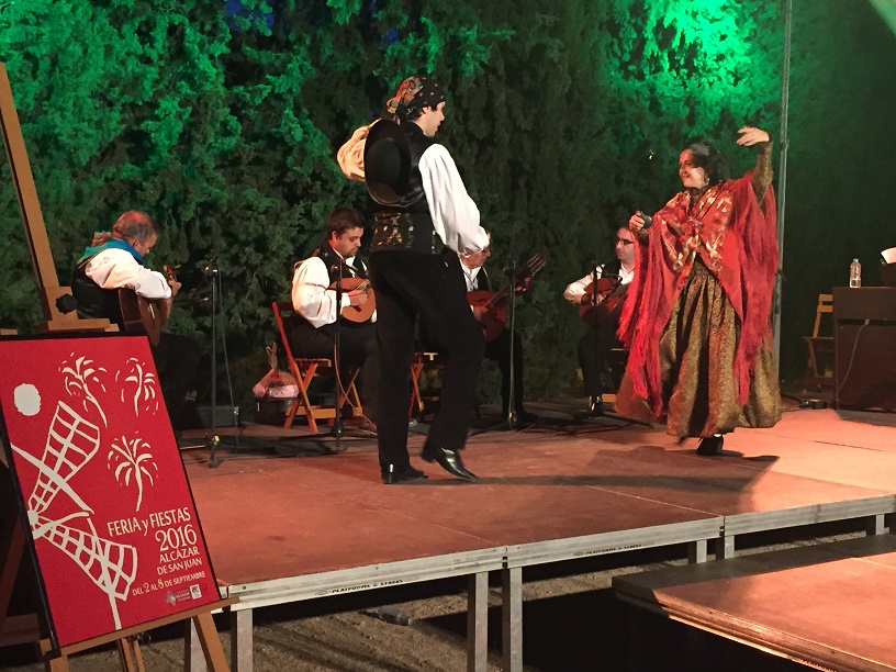 El círculo de los cipreses acogió la presentación del programa de la Feria y Fiestas de Alcázar 2016