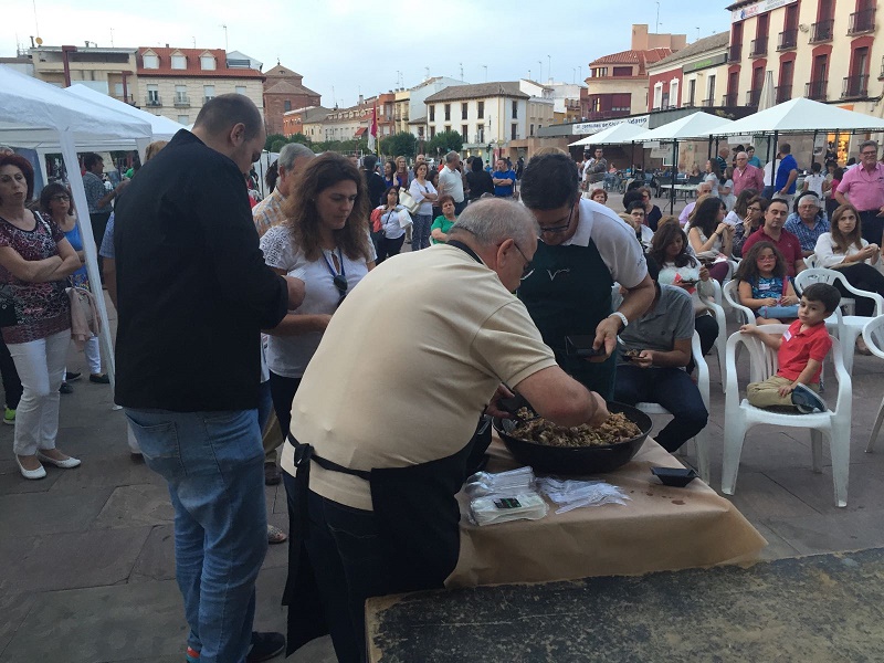 La Plaza de España de Alcázar acogió, un año más, la Fiesta del Pistacho Ecológico