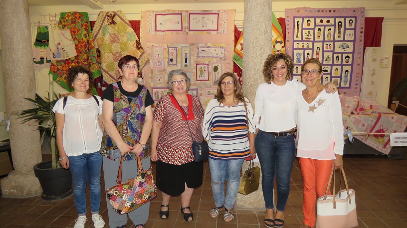 La Asociación de Aguja, Dedal e Hilo expone sus trabajos de patchwork en Manzanares