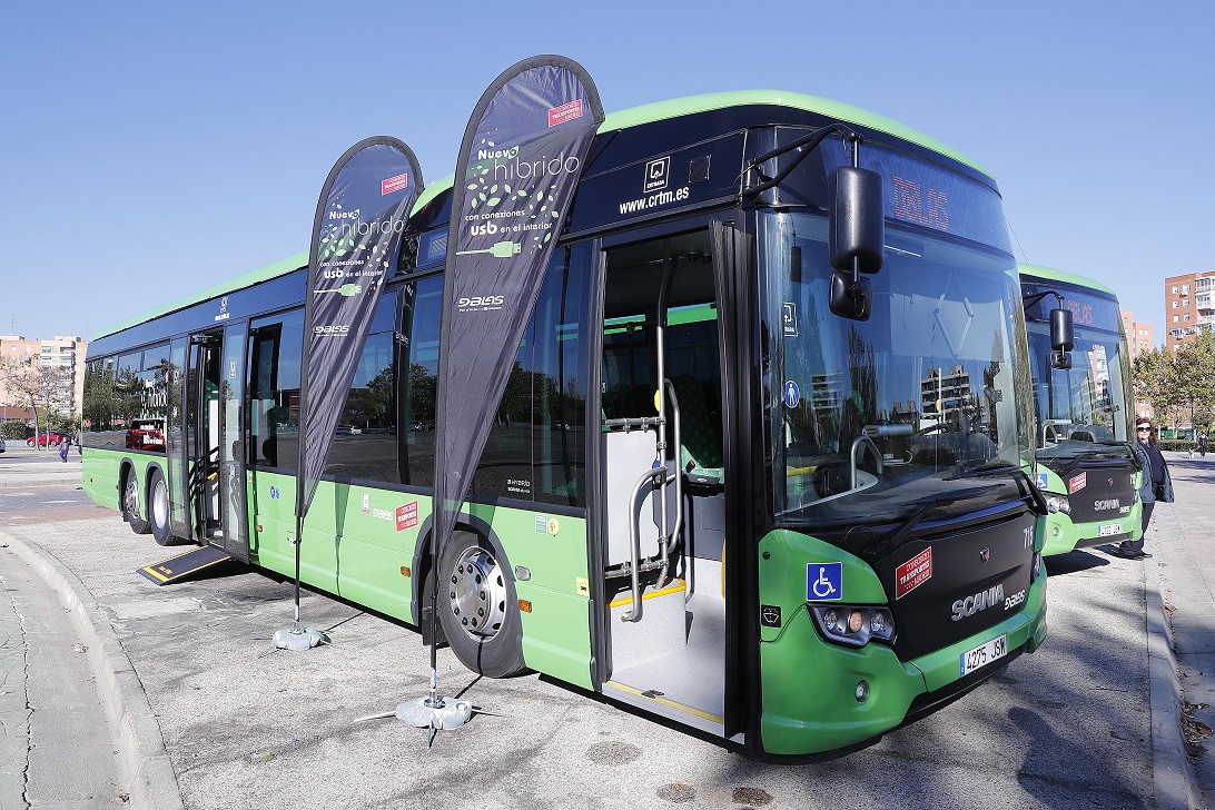 La Comunidad de Madrid incorpora 13 nuevos autobuses híbridos a las líneas que conectan Alcorcón y Móstoles con la capital