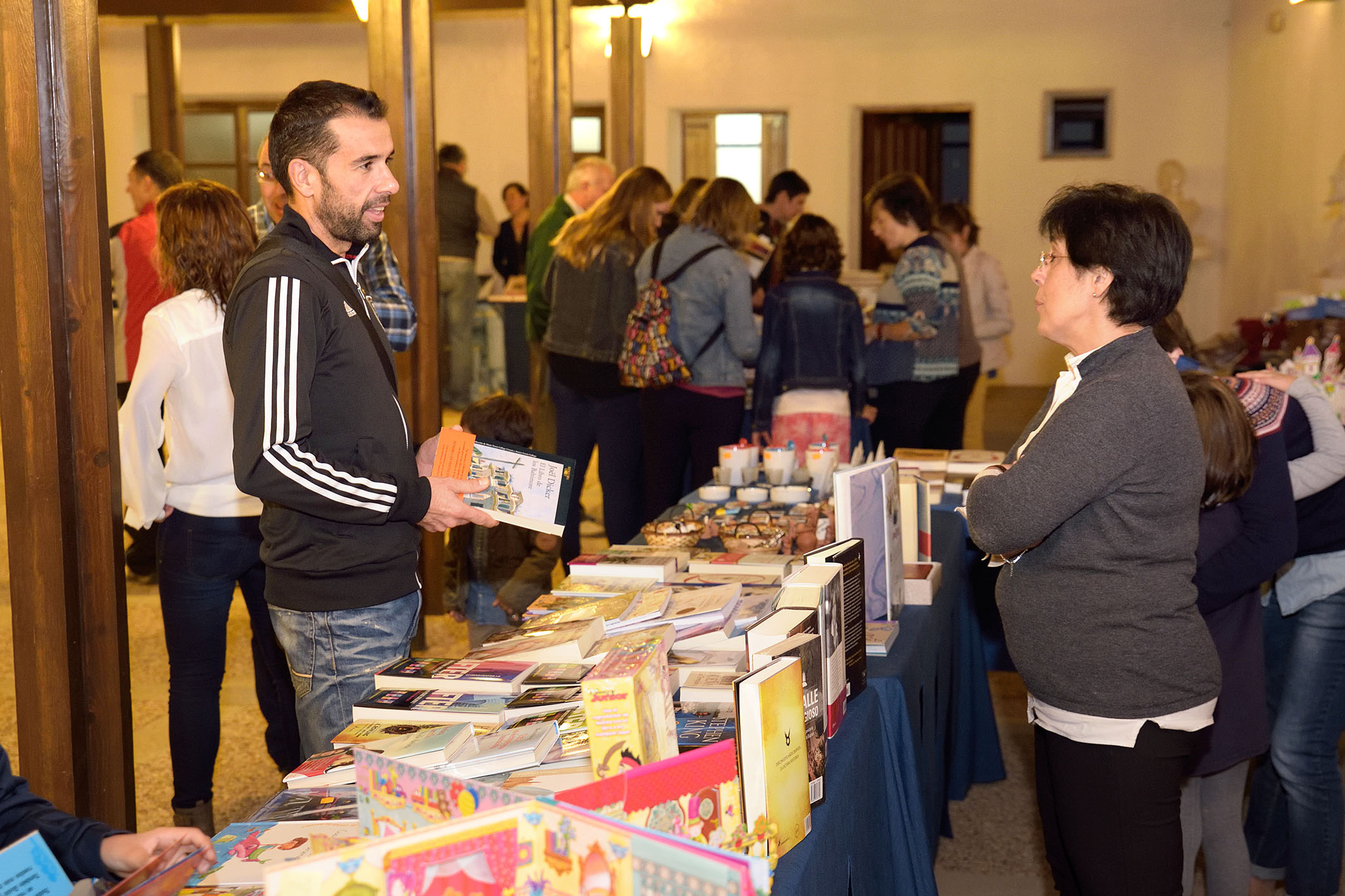 Alta participación en la I Feria del Libro de Argamasilla de Alba