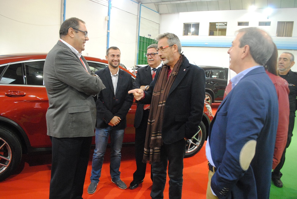 El alcalde inauguró el ‘XX Salón del Automóvil’ de Valdepeñas