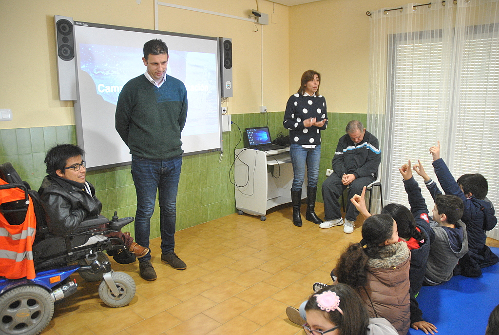 Los alumnos de primaria de Tomelloso visitan el centro ocupacional Reina Sofía