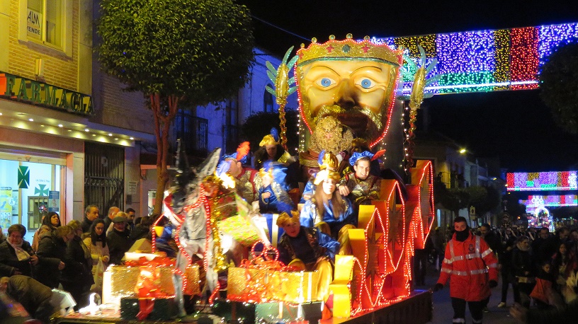 Ilusión, magia y emoción llenaron las calles de Manzanares en la Gran Cabalgata de Reyes