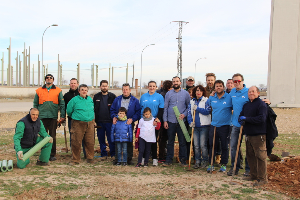 Ayuntamiento de Tomelloso y La Caixa colaboran en la reforestación de la Vereda