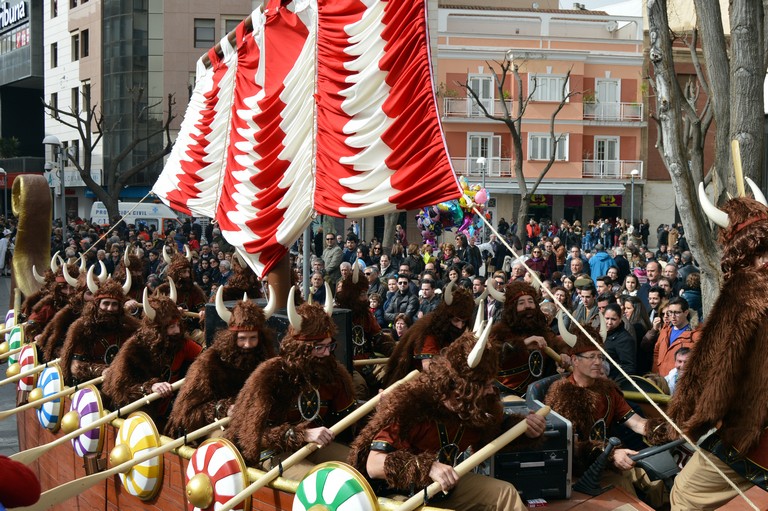 3.400 personas desfilarán en el Concurso Nacional de Carrozas y Comparsas del Domingo de Piñata