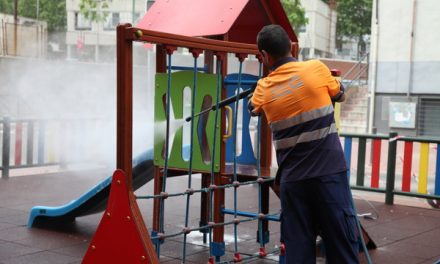 El Ayuntamiento de Getafe ha iniciado una campaña de limpieza especial de todas las áreas infantiles del municipio