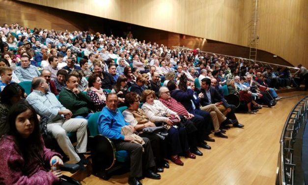 Valdepeñas recibió “Humor con Vino” con un lleno absoluto