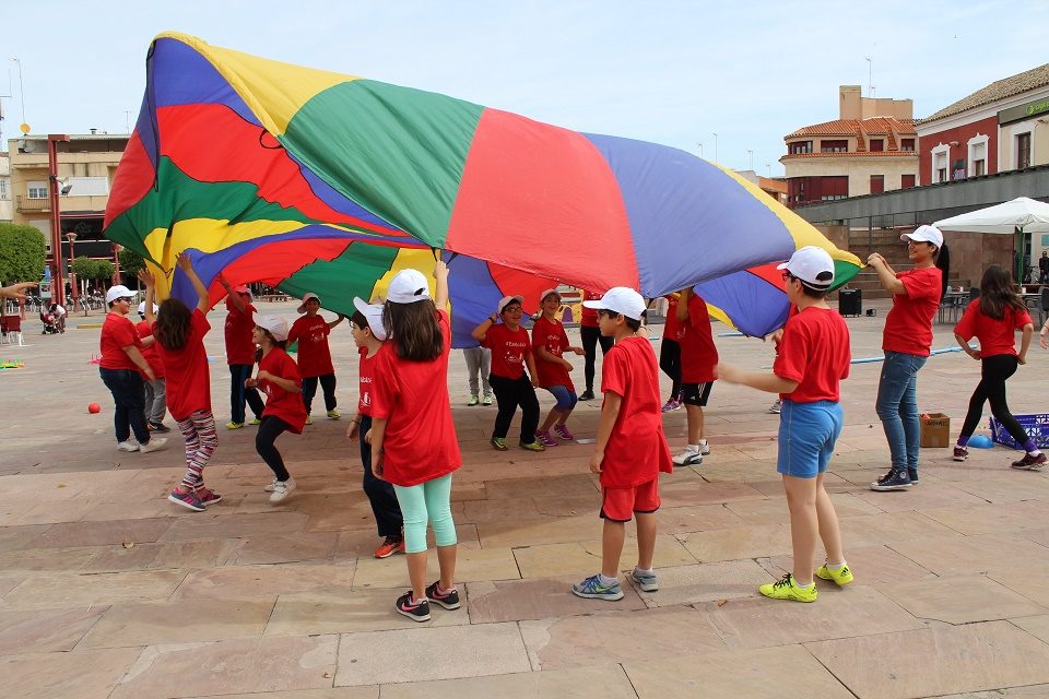El colegio Juan de Austria de Alcázar de San Juan saca al alumnado de 4º de Primaria a jugar a la calle
