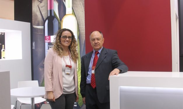 La D.O. Valdepeñas promociona su nueva imagen