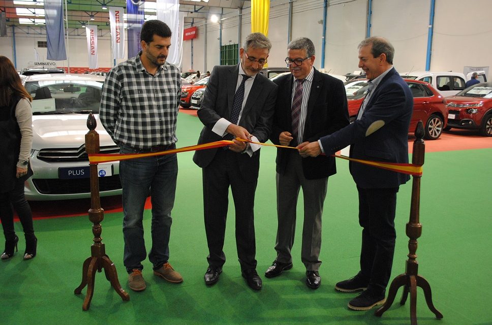 El alcalde de Valdepeñas inauguró el ‘VI Salón de Vehículos de Ocasión’