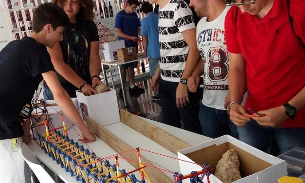 Un equipo del IES Clara Campoamor de La Solana queda en segunda posición del concurso de diseño de puentes