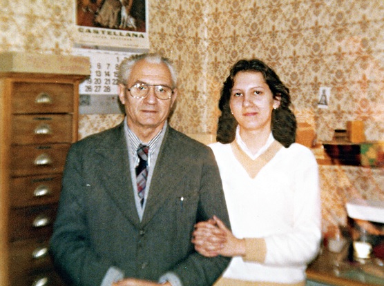 Juan José Serrano junto a su hija Natividad en los años 70