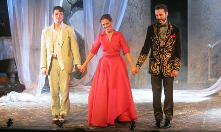Silvia Marsó recibe el V Premio Patio de Comedias en la apertura del VII Festival Internacional de Teatro y Títeres