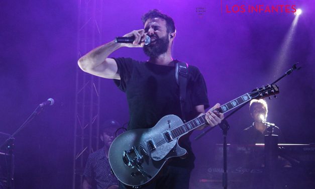 Cientos de personas de todas las edades disfrutaron del gran concierto que ofreció Huecco en el Parque de la Constitución