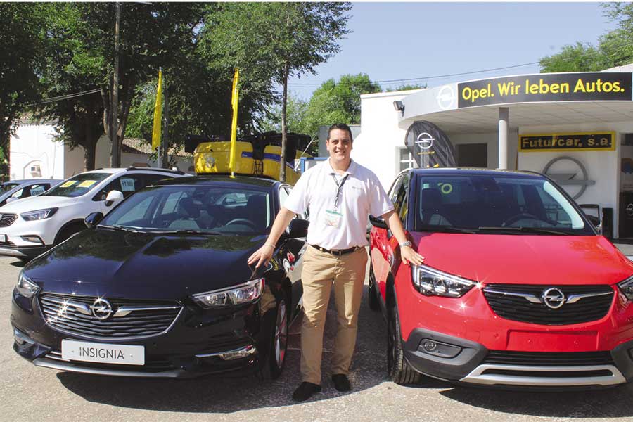 Futurcar, servicio oficial Opel en Manzanares, presentó los nuevos INSIGNIA y CROSSLAND X