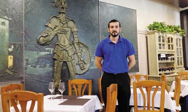 Cafetería-restaurante Los Molinos. Carnes y pescados de primera a la piedra