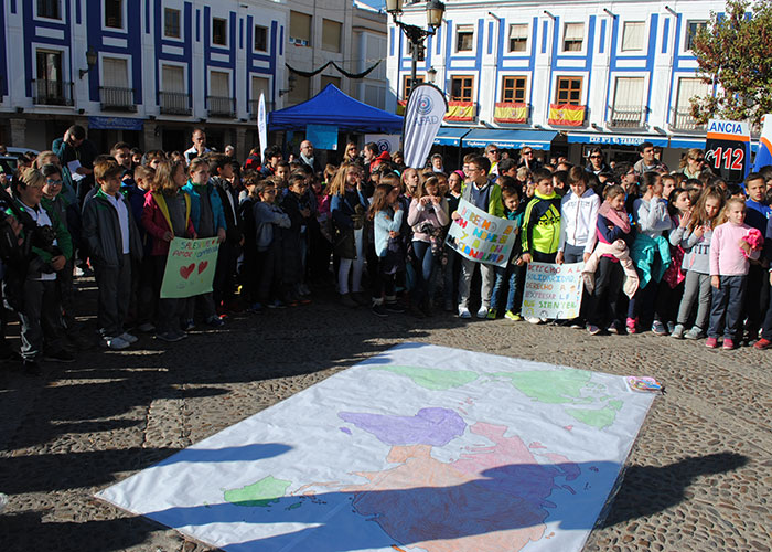 Valdepeñas conmemora con 300 alumnos de primaria el Día de los Derechos de la Infancia