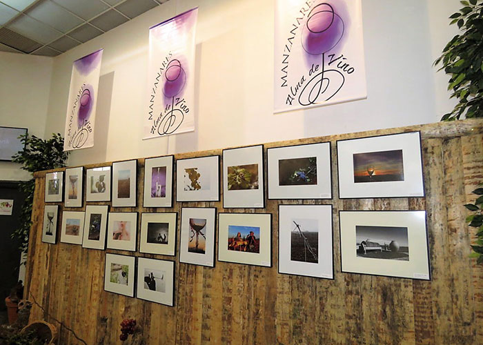 Concursos de fotografía, decoración de copas y escaparates para ‘Manzanares, Alma del Vino’