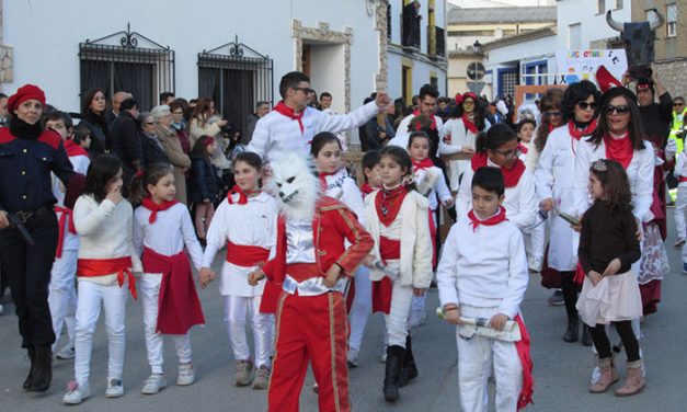 Éxito notable de los desfiles y bailes de Carnaval criptanenses con gran presencia de la máscara callejera