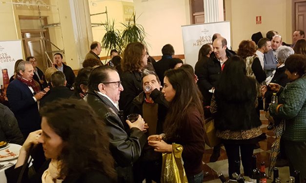 Gran éxito de la inauguración de la tercera edición de la Exposición de Fotografía de Semana Santa de la Revista Ayer&hoy