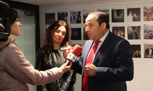Gran éxito de la inauguración de la tercera edición de la Exposición de Fotografía de Semana Santa de la Revista Ayer&hoy