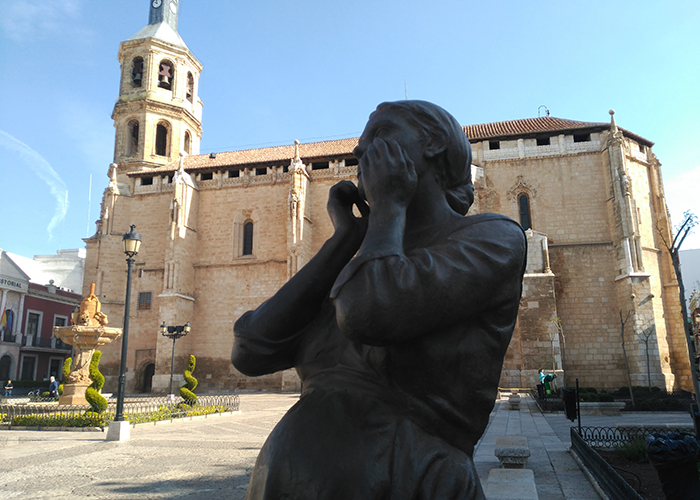 El Ayuntamiento de Valdepeñas lamenta la pérdida de Julio López, autor de la escultura ‘Maternidad’