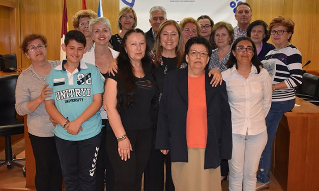 El Ayuntamiento reconoce la implicación de los vecinos que han participado en Los Mayos