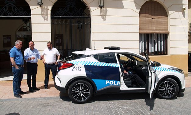 Tresa Motor entrega un Toyota C-HR Híbrido al Ayuntamiento de Almodóvar para la Policía Local