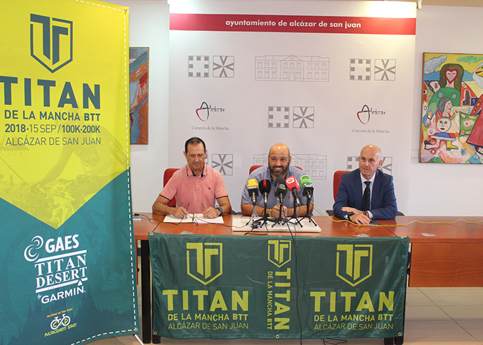 El sábado a las 6,30 horas parte la Titán de La Mancha de la Plaza de España de Alcázar