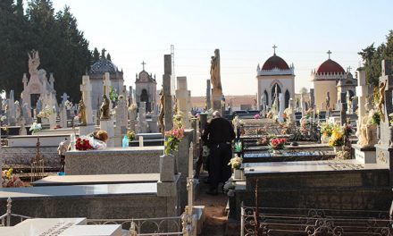 El ayuntamiento prepara el cementerio para la celebración del Día de los Santos