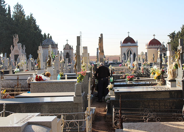 El ayuntamiento prepara el cementerio para la celebración del Día de los Santos