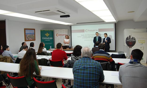 Globalcaja y la Cámara ofrecen a una veintena de empresas formación en aspectos técnicos sobre transporte internacional