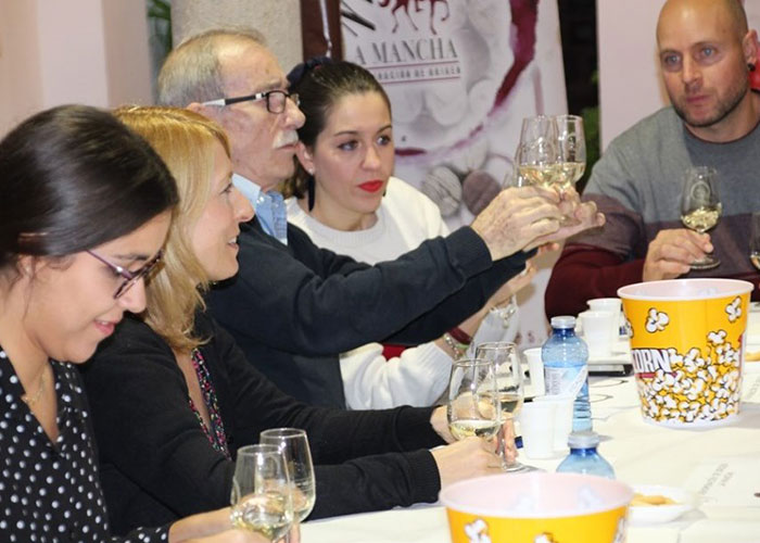 La Asociación de Hosteleros anuncia una cata de vino, cerveza artesana y queso el día 26